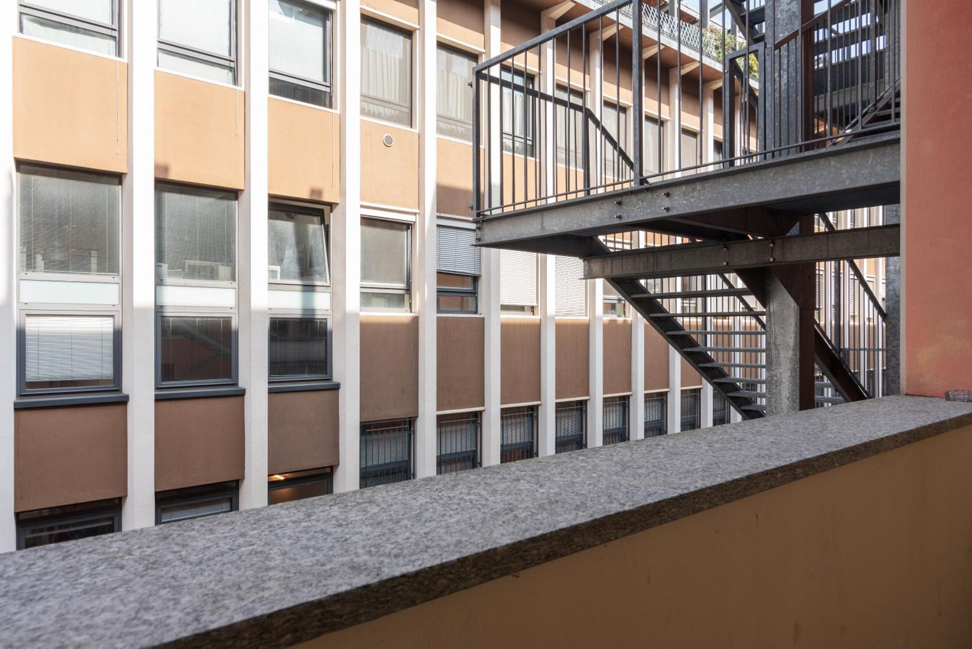 Modernita A Milano: Bilocale Con Balcone * Milano