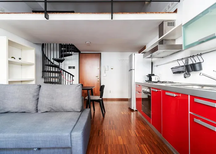 Modernita A Milano: Bilocale Con Balcone