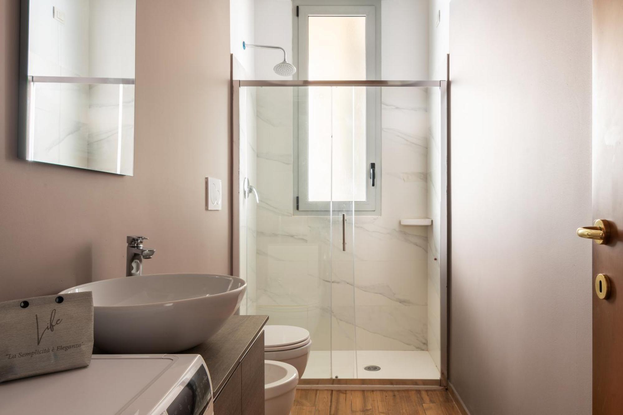 Modernita A Milano: Bilocale Con Balcone Appartement