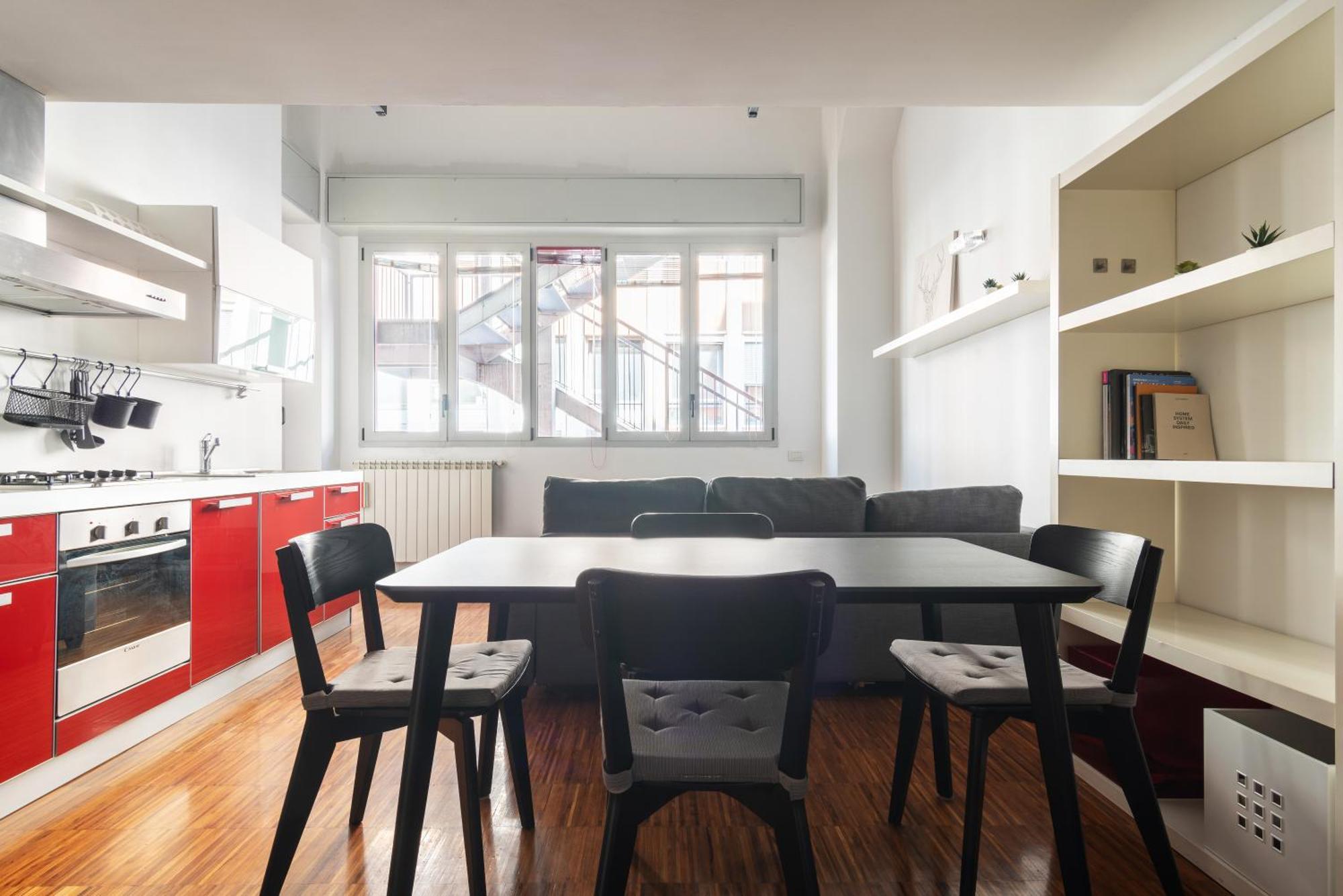 Modernita A Milano: Bilocale Con Balcone Appartement