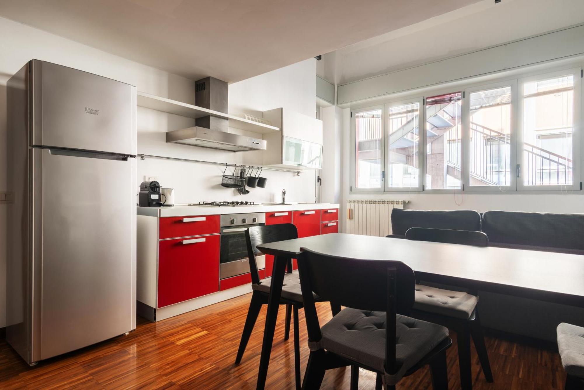 Modernita A Milano: Bilocale Con Balcone *