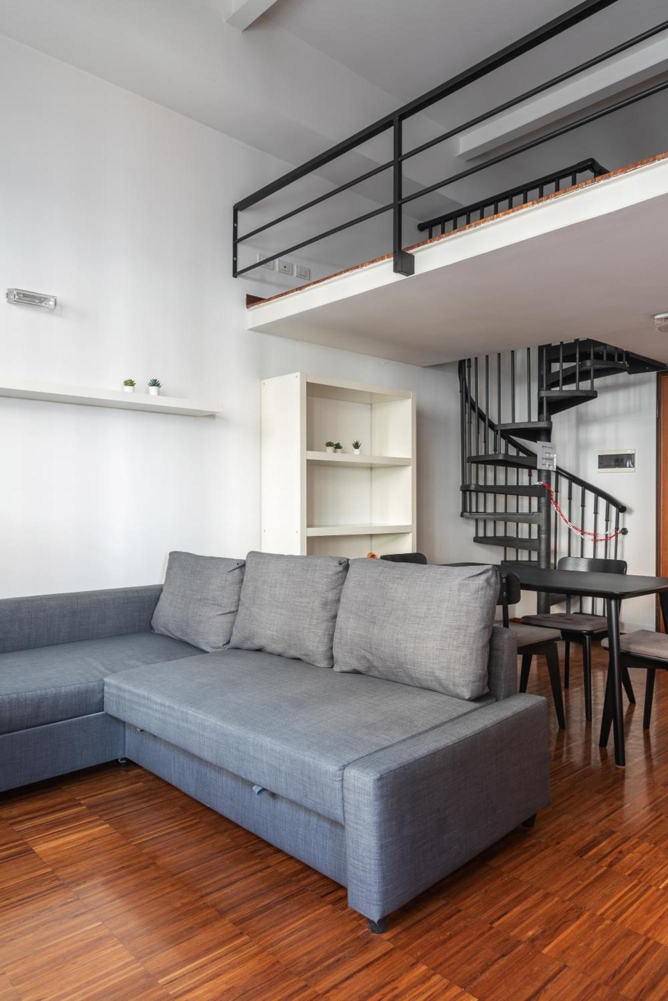 Modernita A Milano: Bilocale Con Balcone Appartement